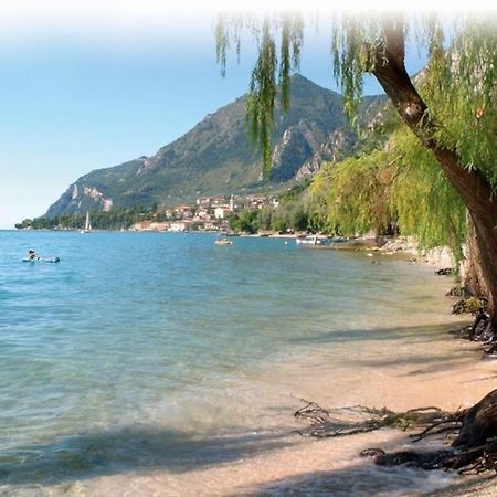 Holiday Apartaments Дезенцано-дель-Гарда Экстерьер фото